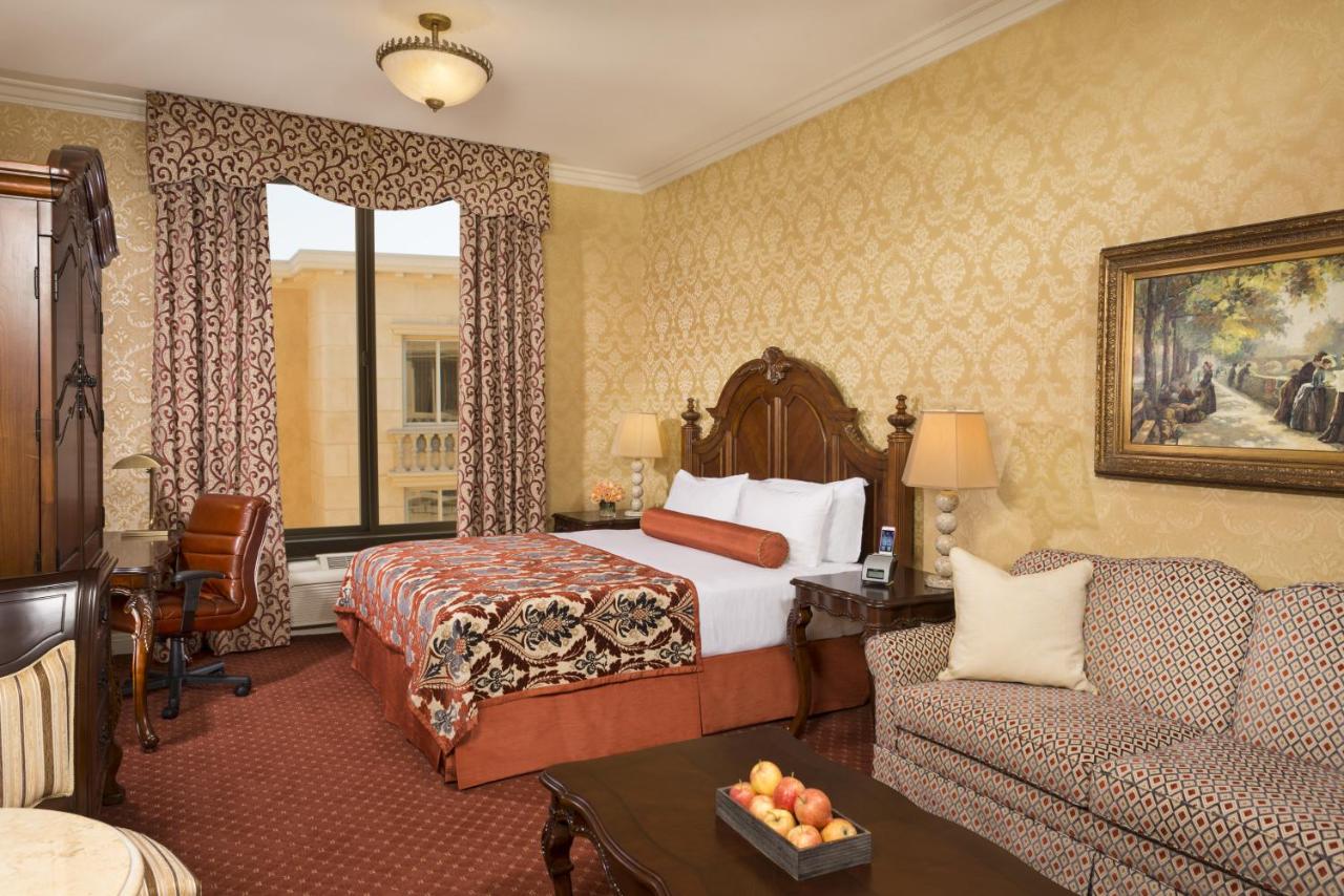 Deluxe King Room at Ayres Hotel Manhattan Beach LAX