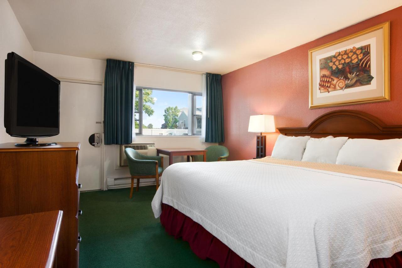 King Studio Suite - Non-Smoking
at Days Inn by Wyndham Dover