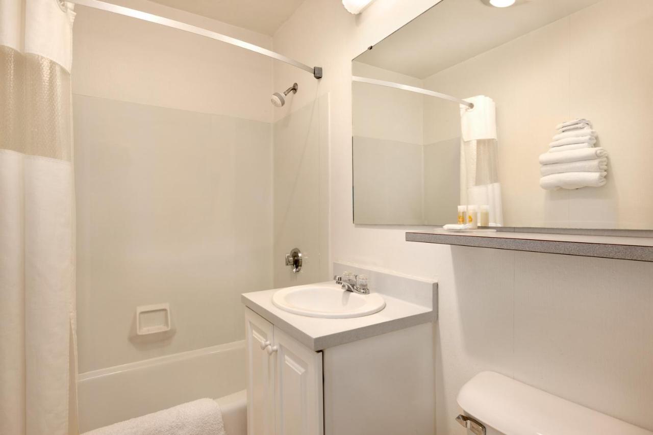 King Room- Non-Smoking at Days Inn by Wyndham Dover