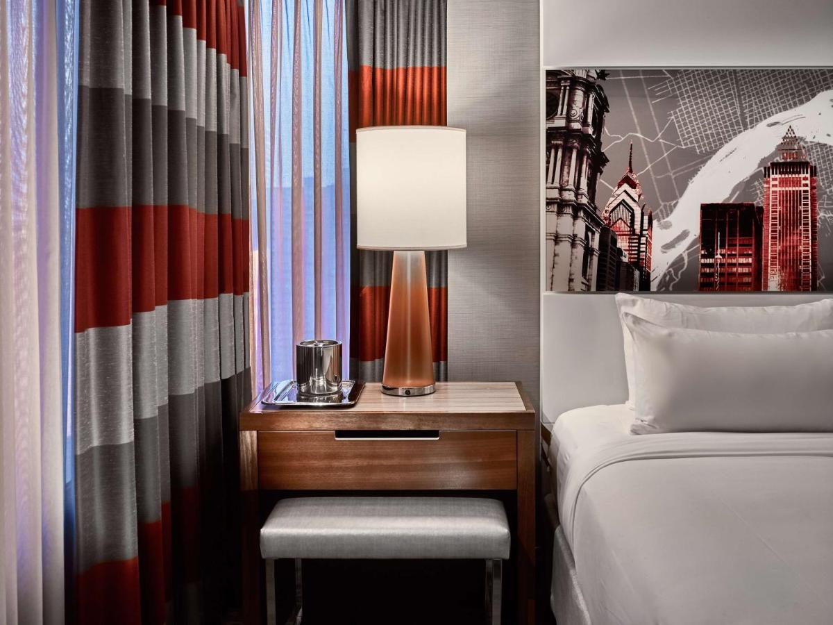Petite Corner King Guestroom at Sonesta Philadelphia Rittenhouse Square