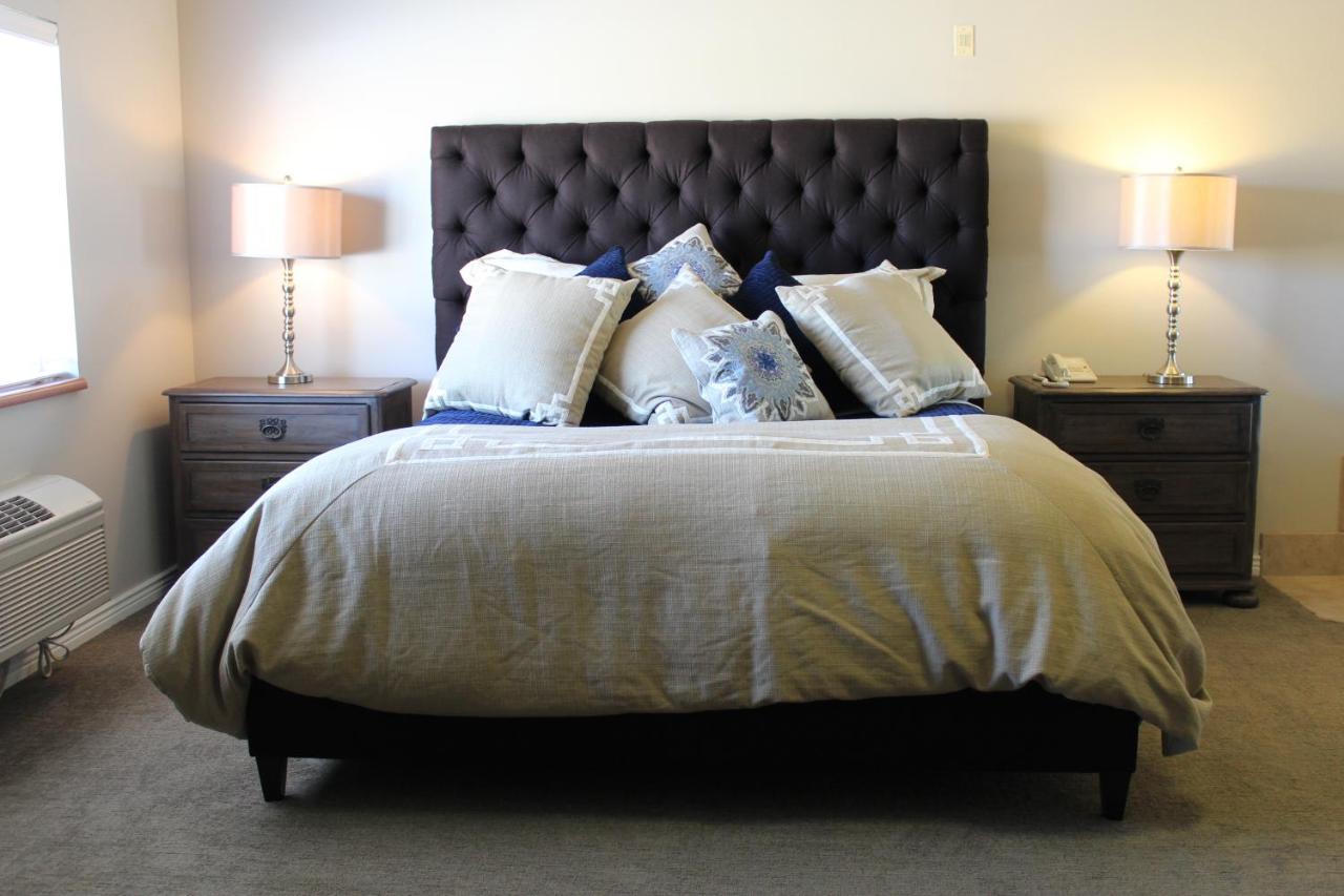 Deluxe King Room at Scipio Hotel