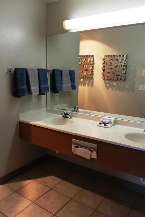 Deluxe King Room at Scipio Hotel