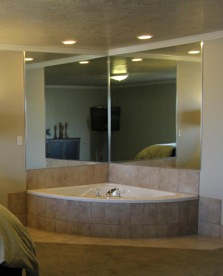 Deluxe King Room at Scipio Hotel