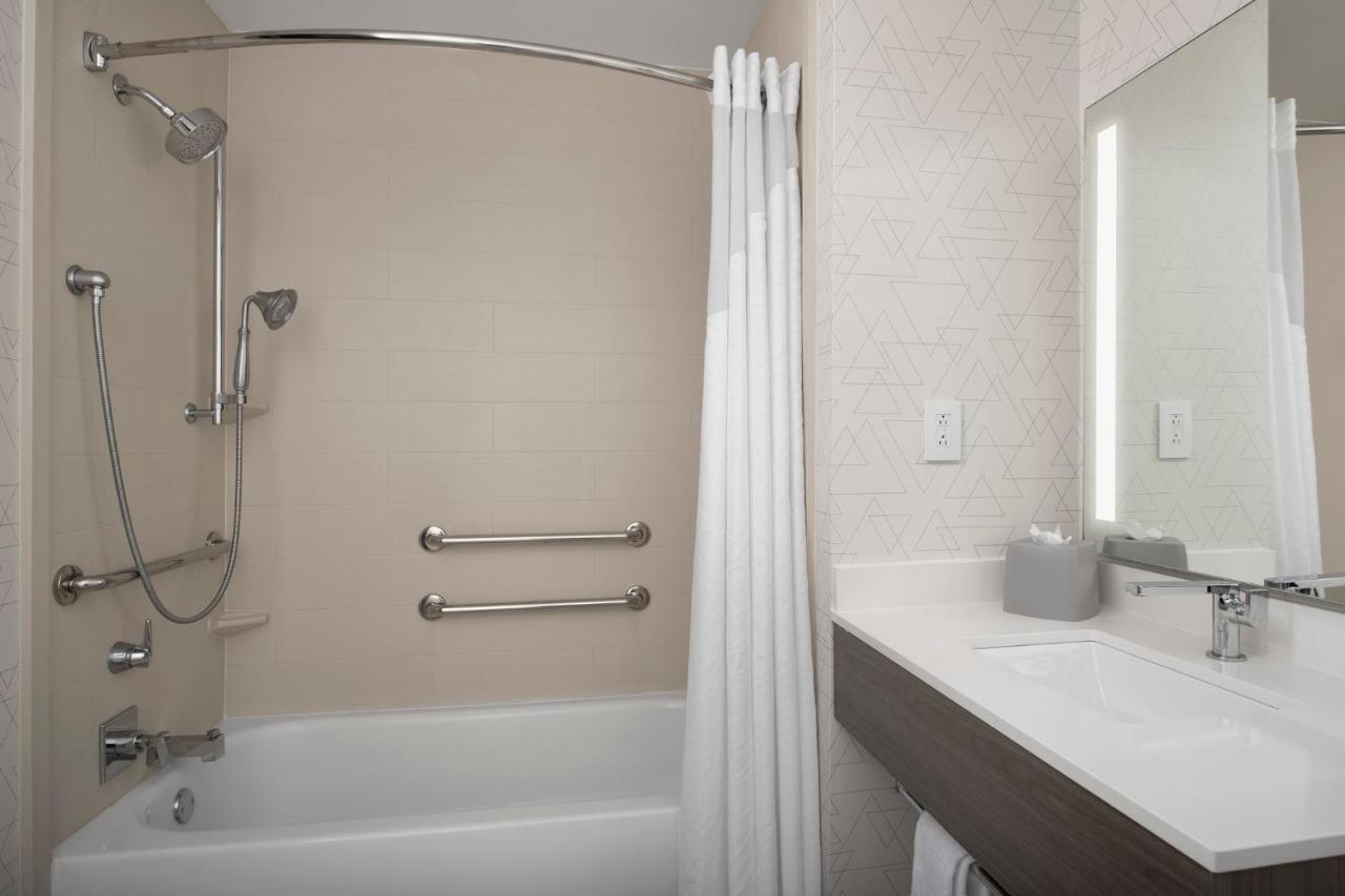 Deluxe Suite at Holiday Inn Express & Suites Knoxville-Clinton, an IHG Hotel