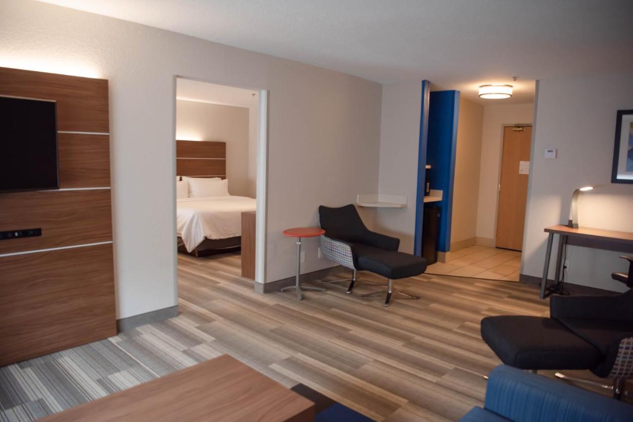 King Room - Non-Smoking at Holiday Inn Express Winfield by IHG