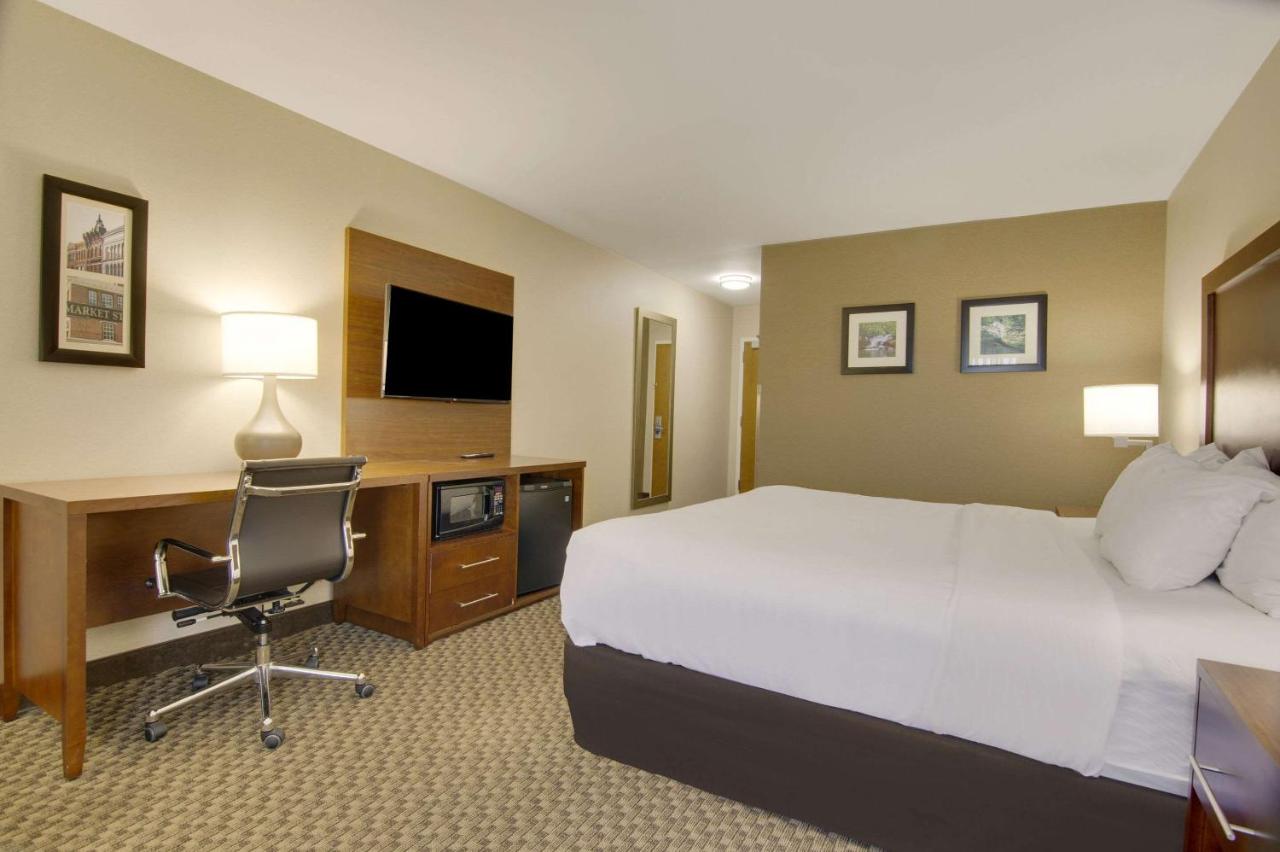King Room - Non-Smoking at Comfort Inn Airport