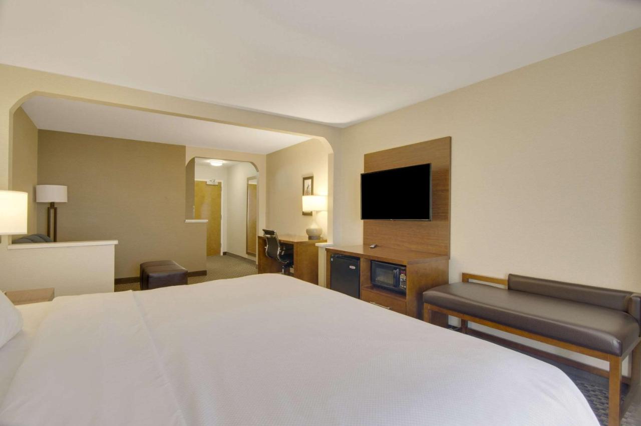 King Room - Non-Smoking at Comfort Inn Airport