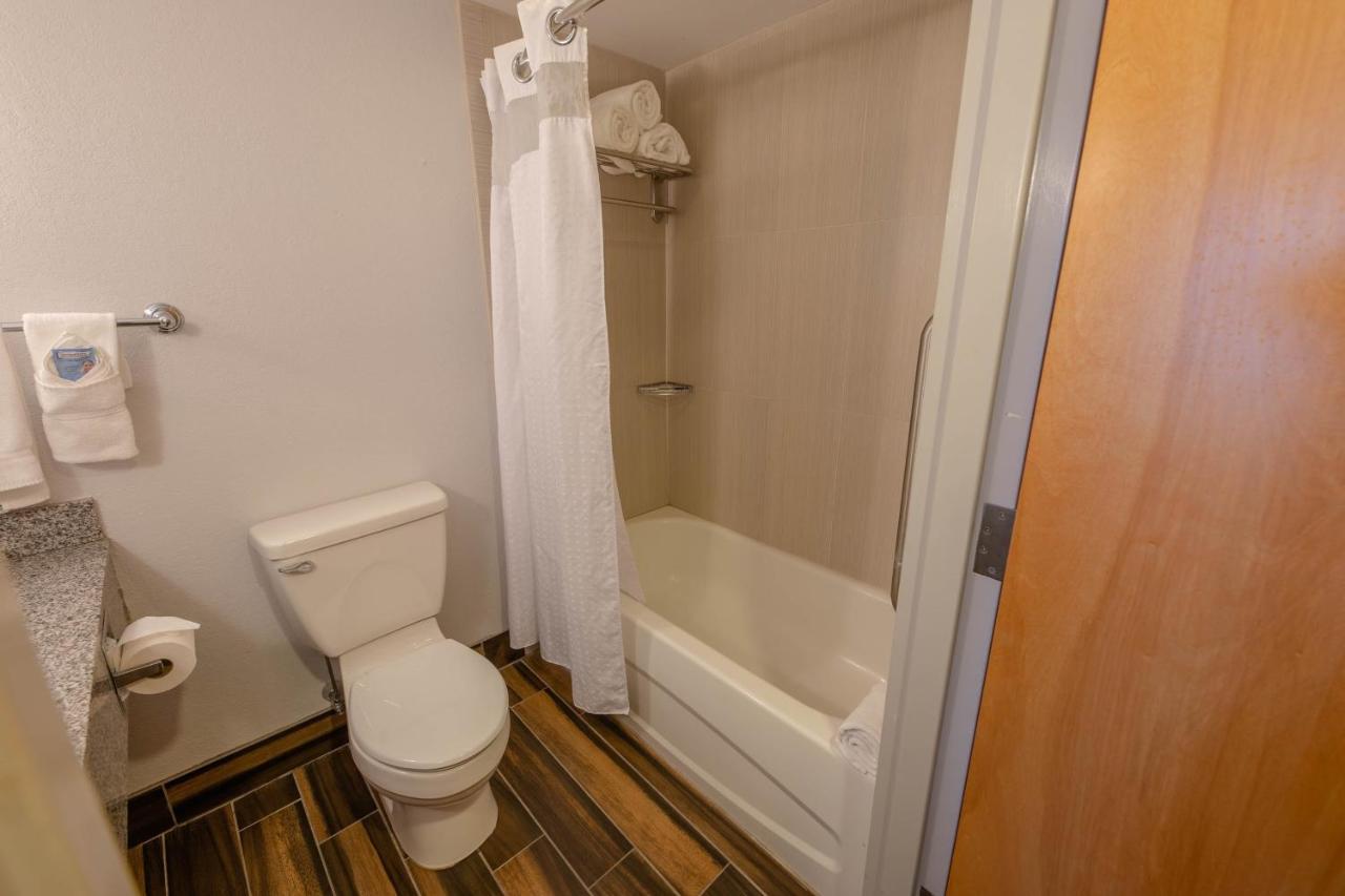 Queen Room with Two Queen Beds at Holiday Inn Manahawkin/Long Beach Island, an IHG Hotel