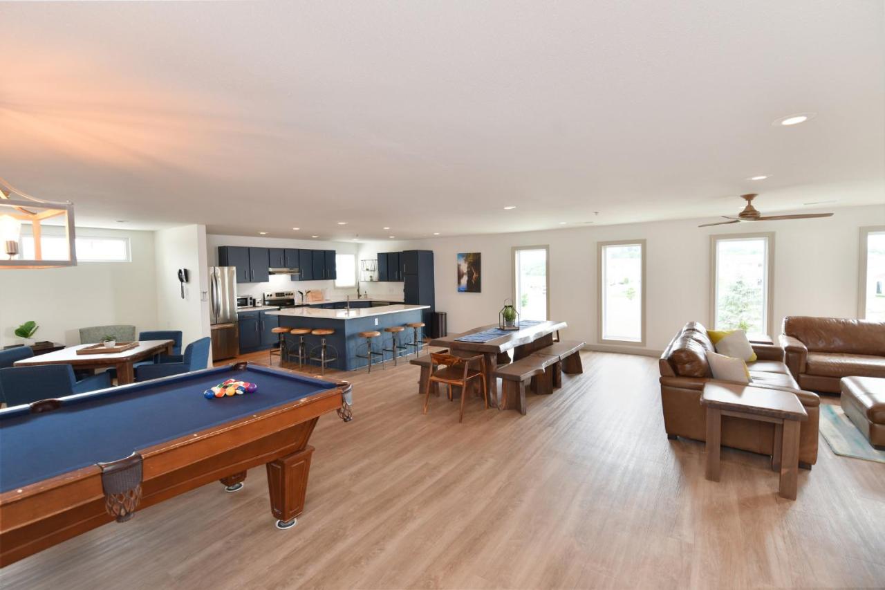 Presidential Suite with Three Bedrooms and Kitchen at Holiday Inn Express Wisconsin Dells by IHG