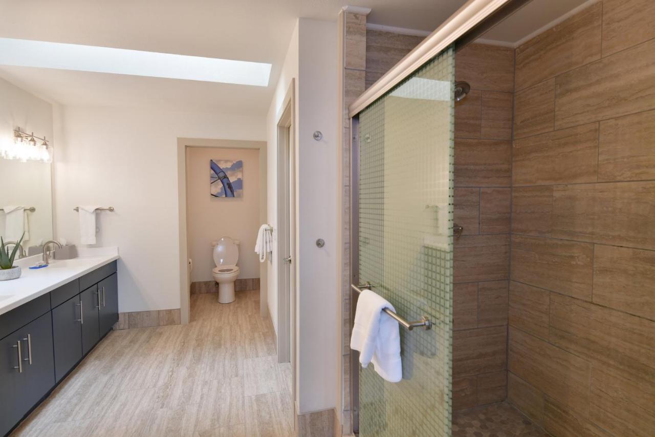 Presidential Suite with Three Bedrooms and Kitchen at Holiday Inn Express Wisconsin Dells by IHG