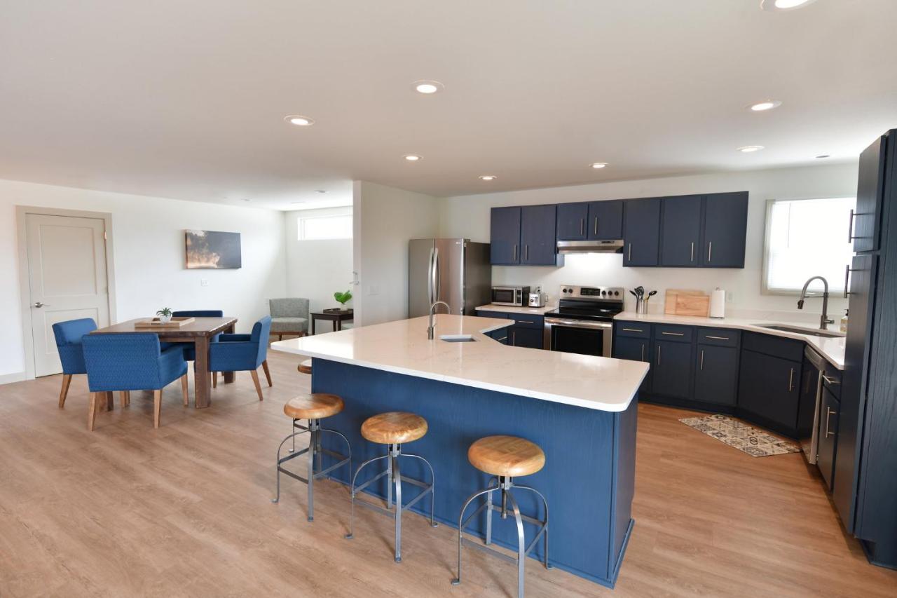Presidential Suite with Three Bedrooms and Kitchen at Holiday Inn Express Wisconsin Dells by IHG