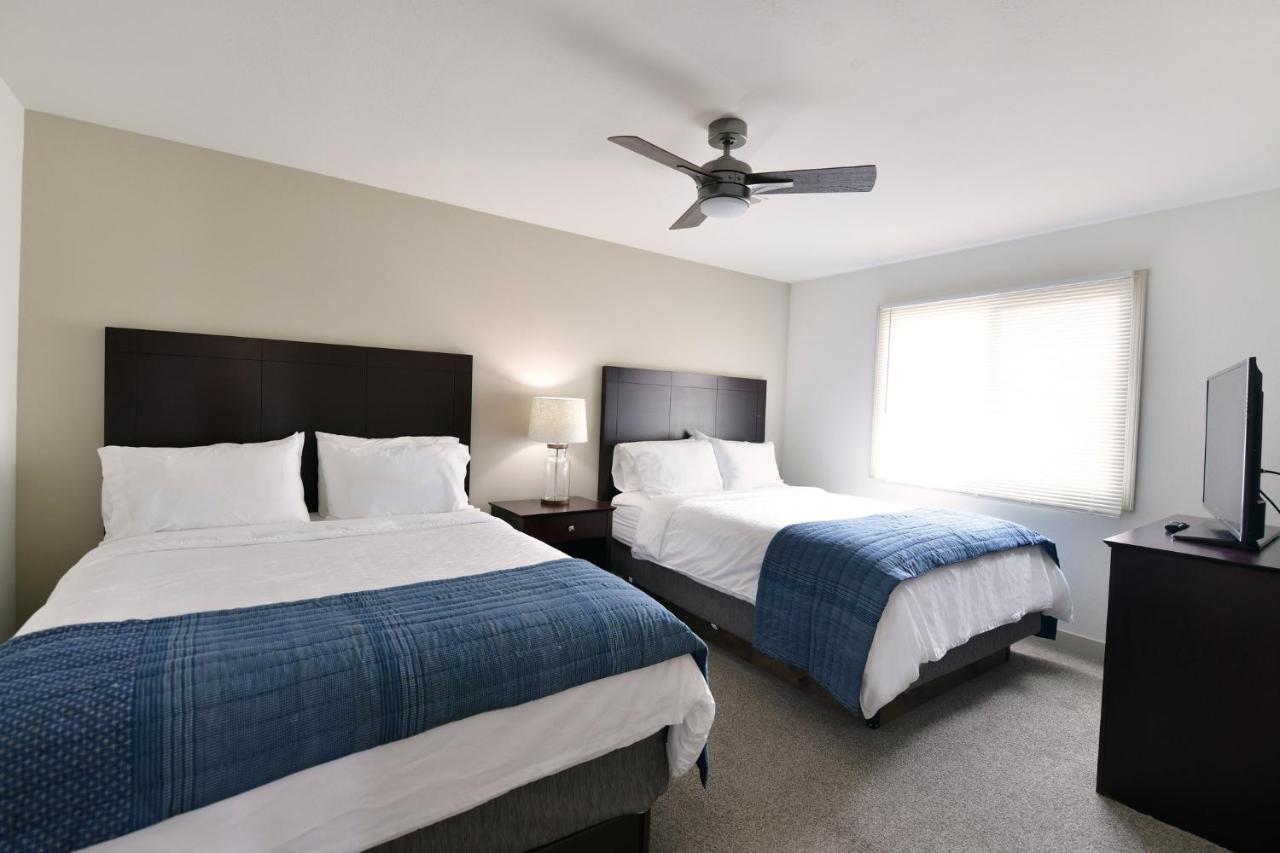 Presidential Suite with Three Bedrooms and Kitchen at Holiday Inn Express Wisconsin Dells by IHG