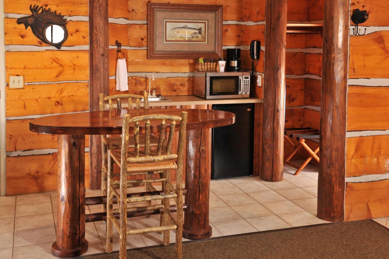 Superior Suite at Cedar Creek Hotel Wausau - Rothschild