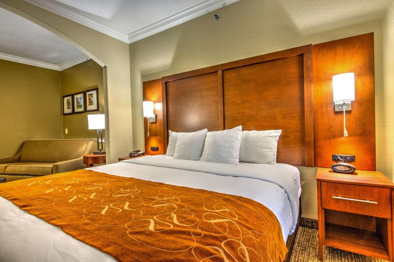 King Suite at Comfort Suites Tomball Medical Center