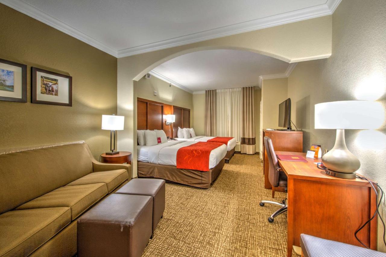 Queen Suite with Two Queen Beds at Comfort Suites Tomball Medical Center