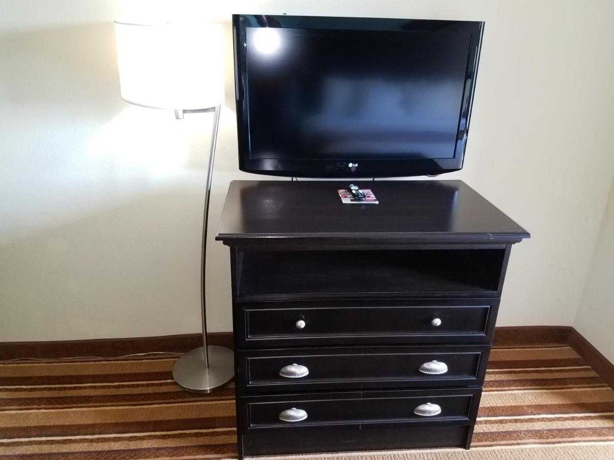 Queen Suite with Two Queen Beds and Sofabed - Accessible/Non Smoking at Comfort Suites Topeka Northwest