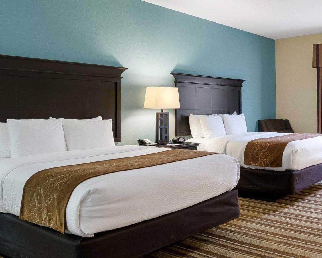 Queen Suite with Sofabed - Accessible/Non Smoking at Comfort Suites Topeka Northwest