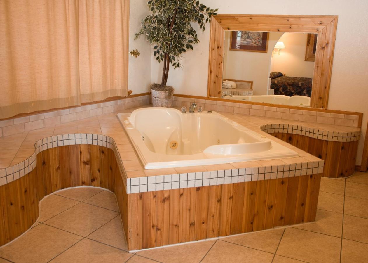 Suite with Hot Tub at North Country Inn & Suites