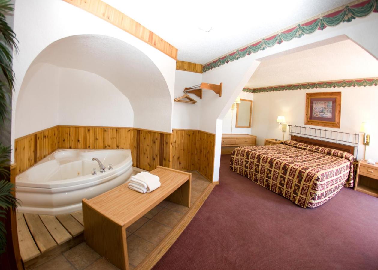Suite with Hot Tub at North Country Inn & Suites