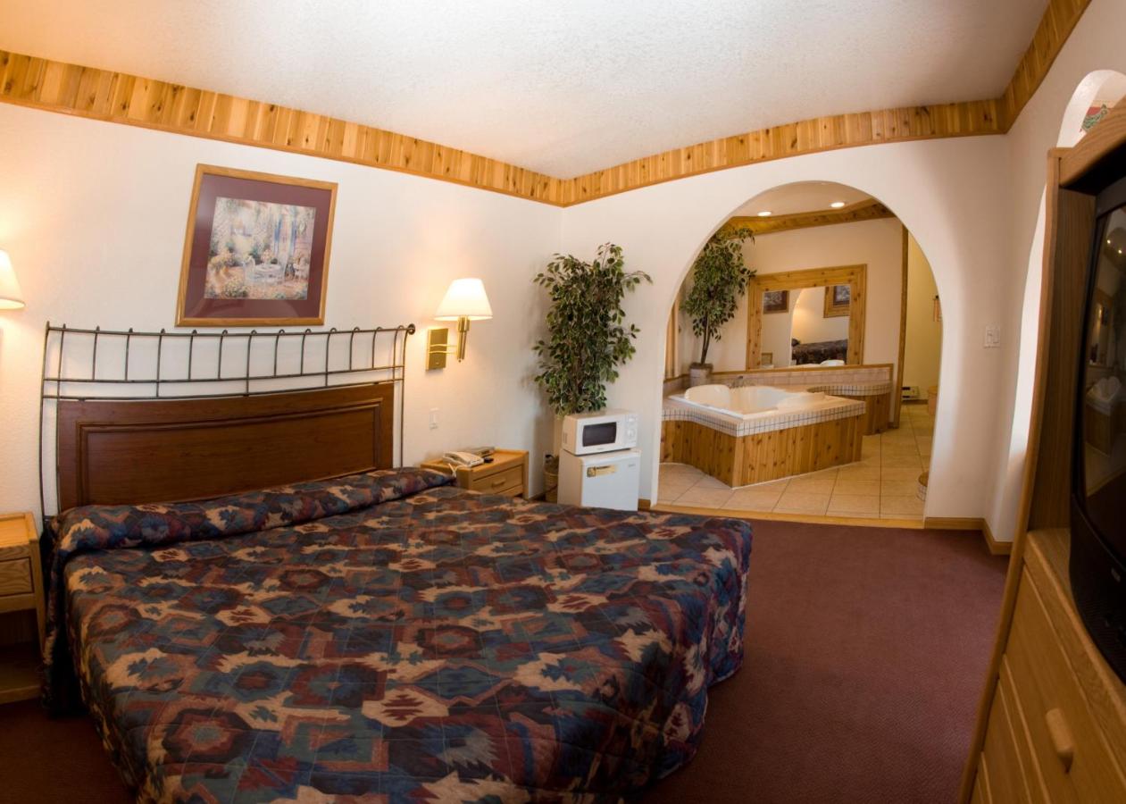 Suite with Hot Tub at North Country Inn & Suites