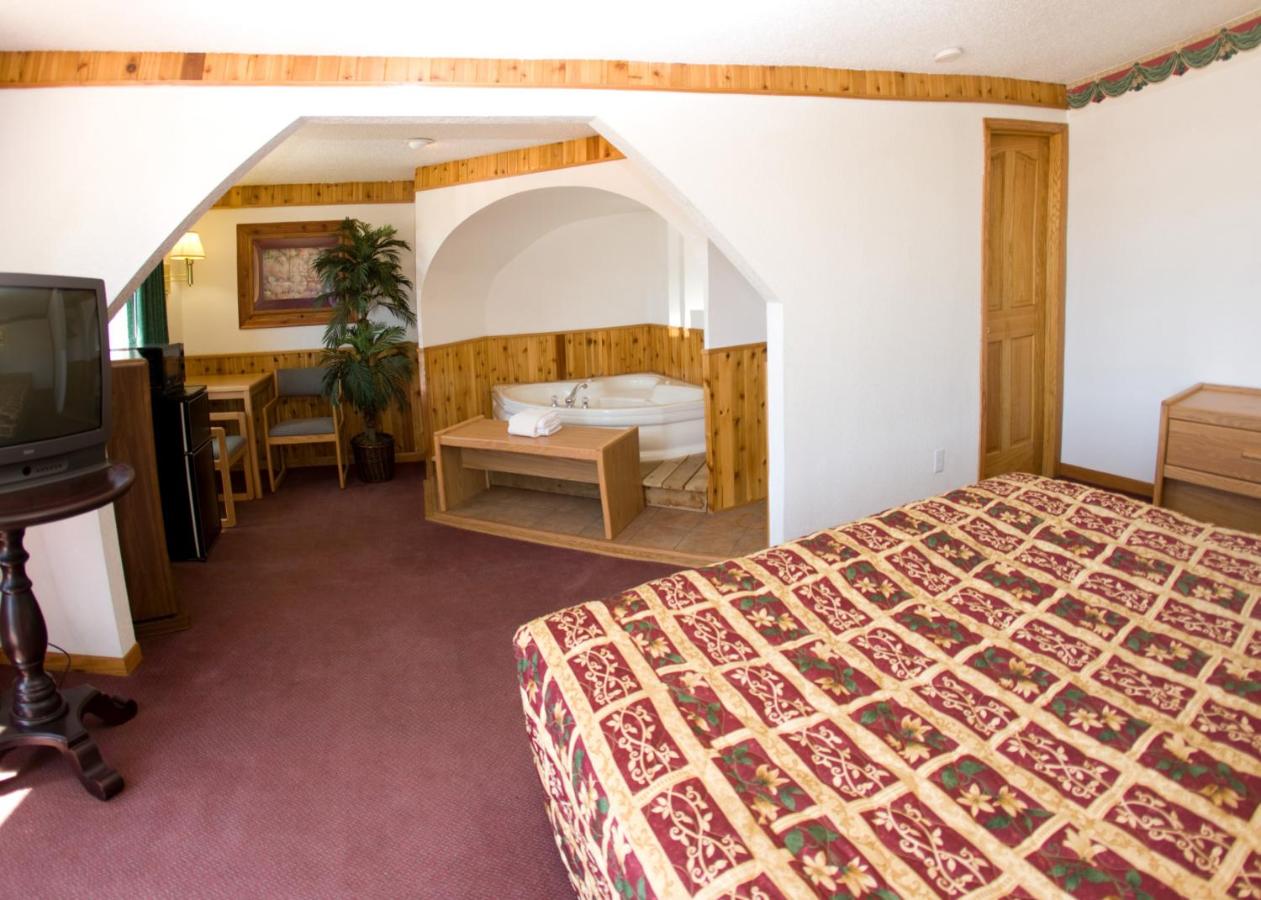Suite with Hot Tub at North Country Inn & Suites