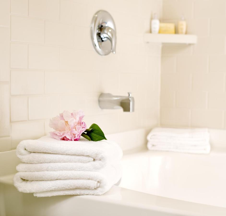 Queen Studio at Ayres Suites Yorba Linda