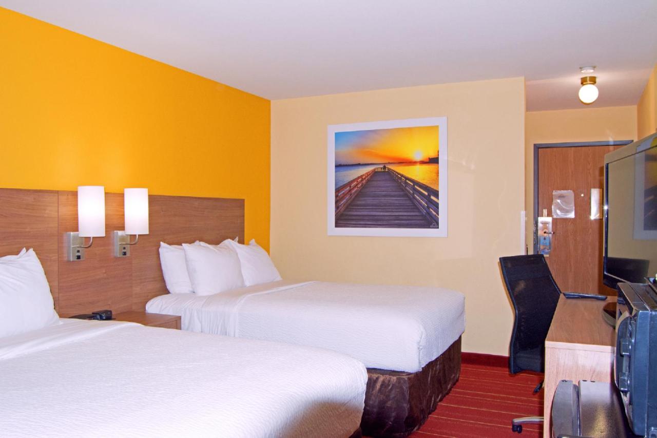 Deluxe Double Room with Two Double Beds - Non-Smoking at Days Inn by Wyndham Marquette
