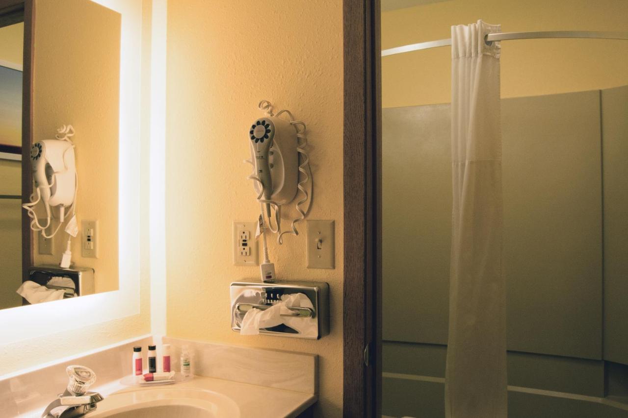 Deluxe Double Room with Two Double Beds - Non-Smoking at Days Inn by Wyndham Marquette