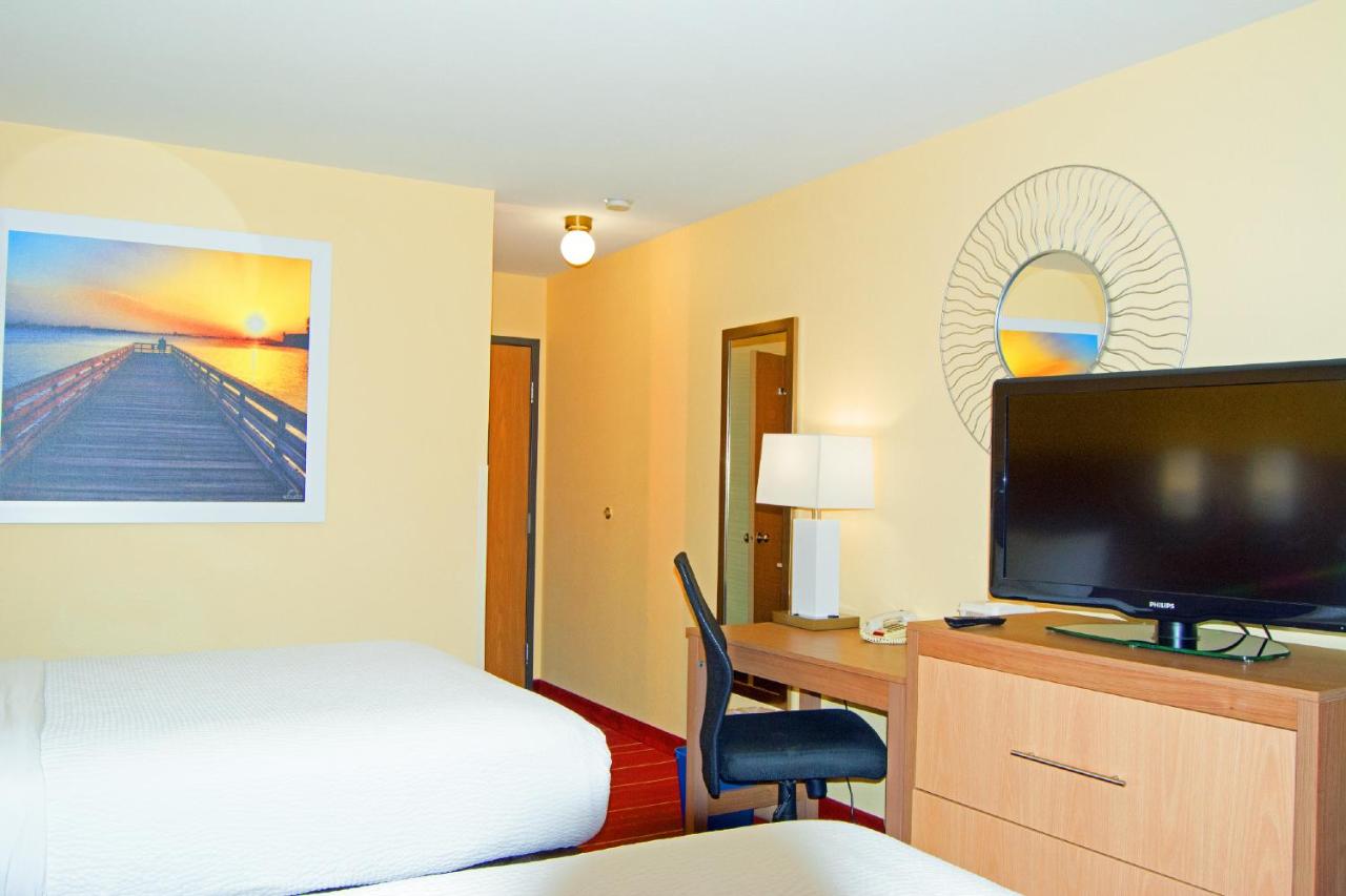 Deluxe Double Room with Two Double Beds - Non-Smoking at Days Inn by Wyndham Marquette