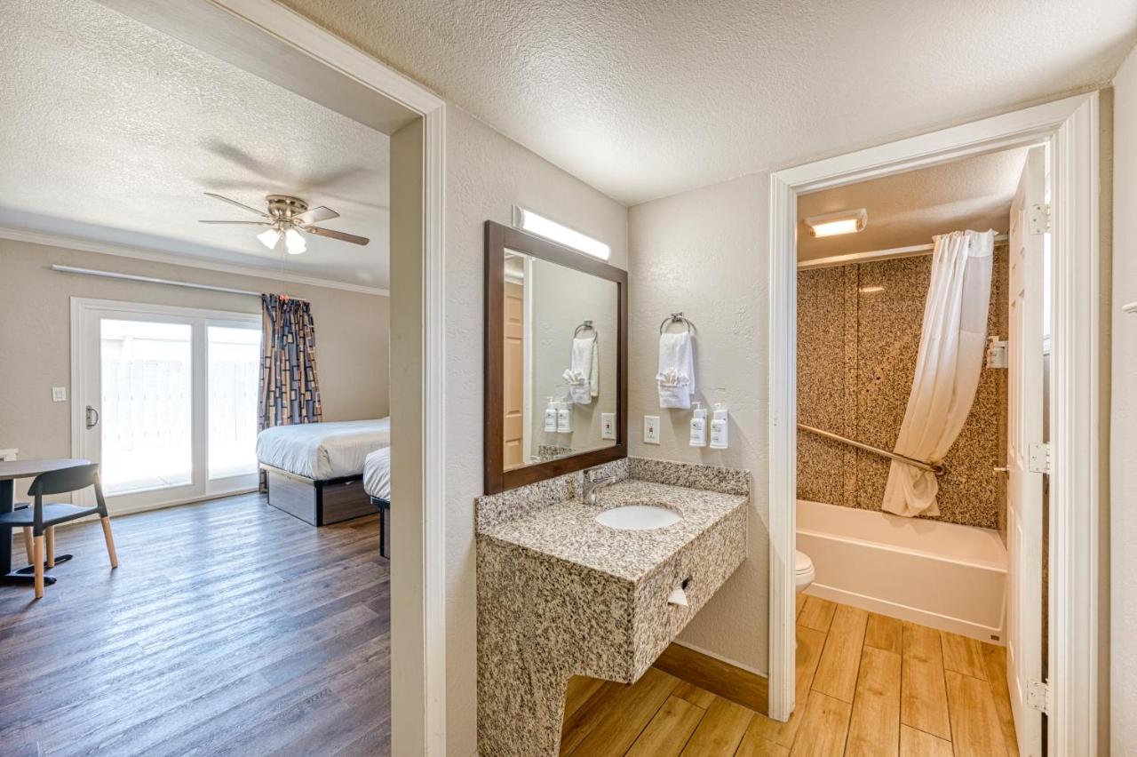 Queen Room with Two Queen Beds - Non-Smoking at Harbor House Inn Morro Bay