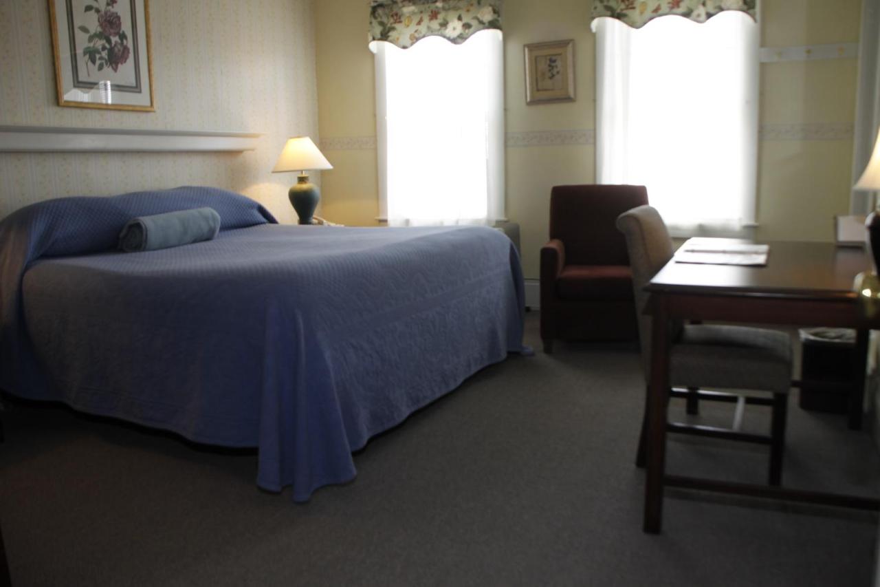 Deluxe King Suite at Hotel Coolidge