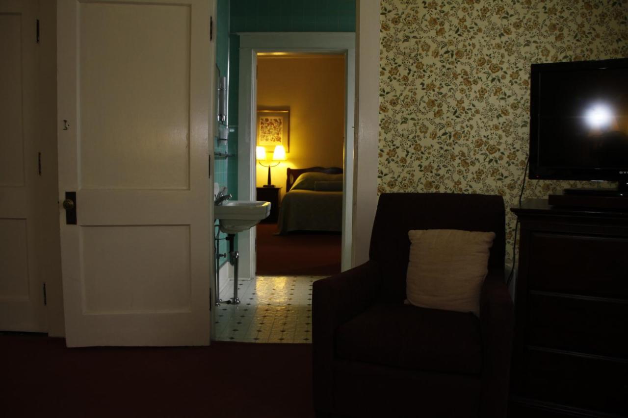 Standard Queen Room at Hotel Coolidge