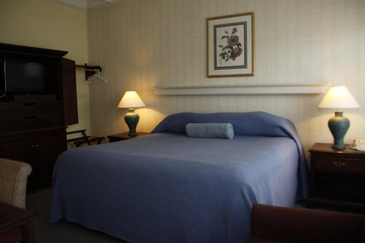 Deluxe King Suite at Hotel Coolidge
