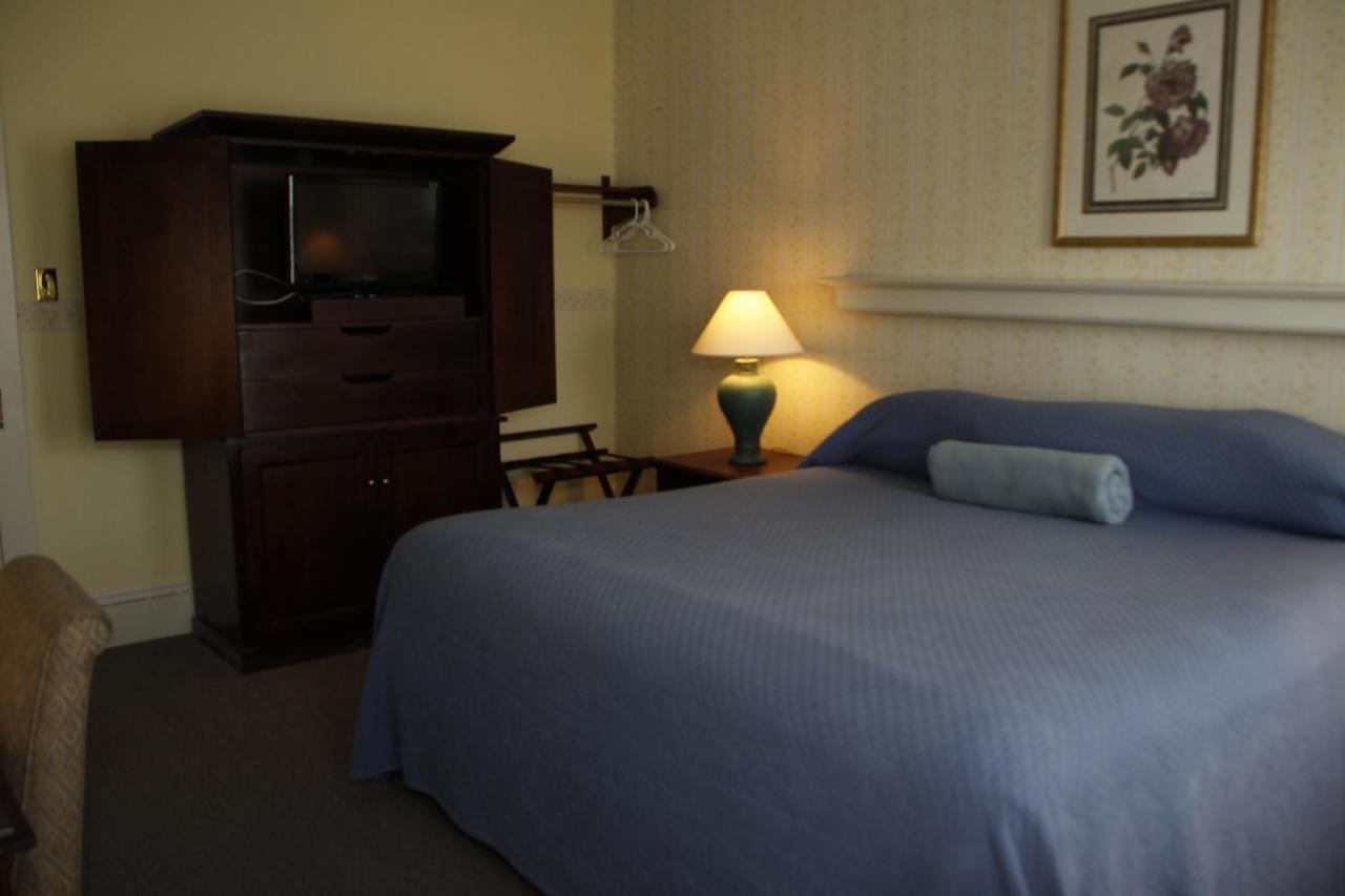 Deluxe King Suite at Hotel Coolidge
