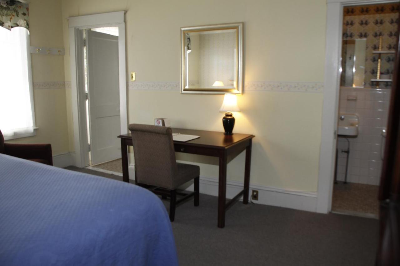 Deluxe King Suite at Hotel Coolidge