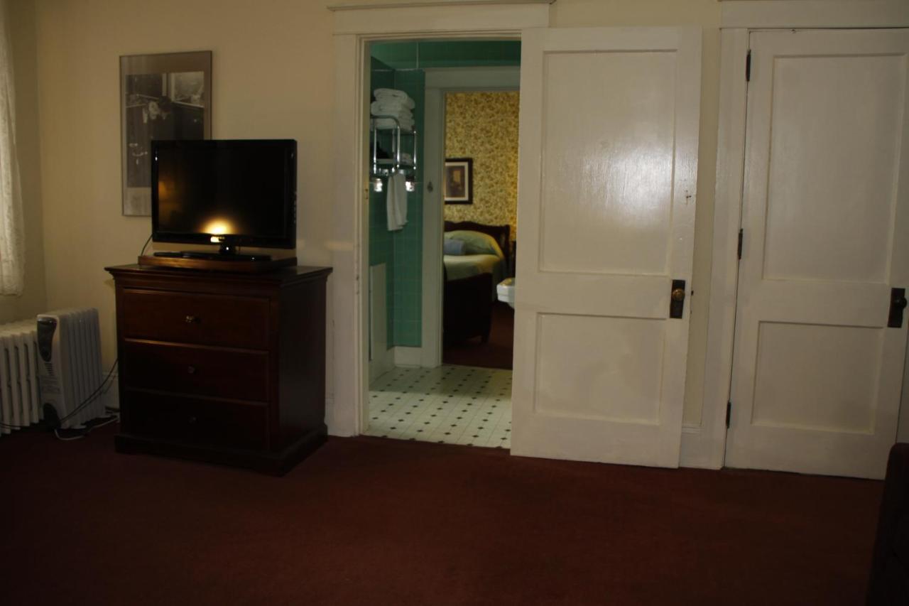 Standard Queen Room at Hotel Coolidge