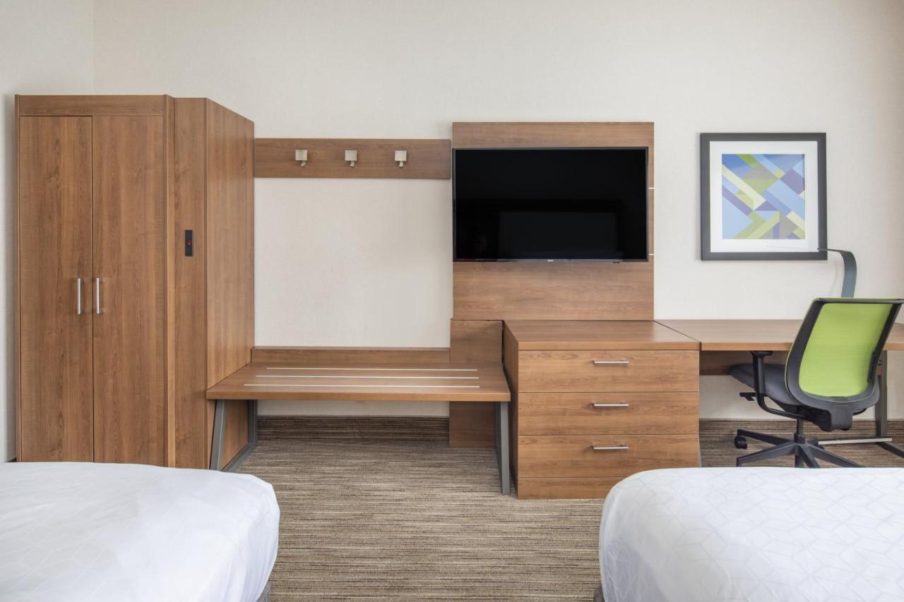 Queen Room with Two Queen Beds at Holiday Inn Express Hotel & Suites Bishop by IHG