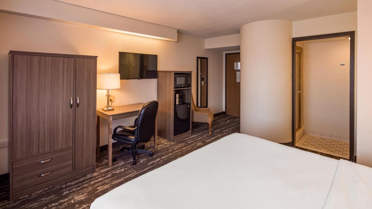 King Room with Street View at Charlevoix Inn & Suites SureStay Collection by Best Western