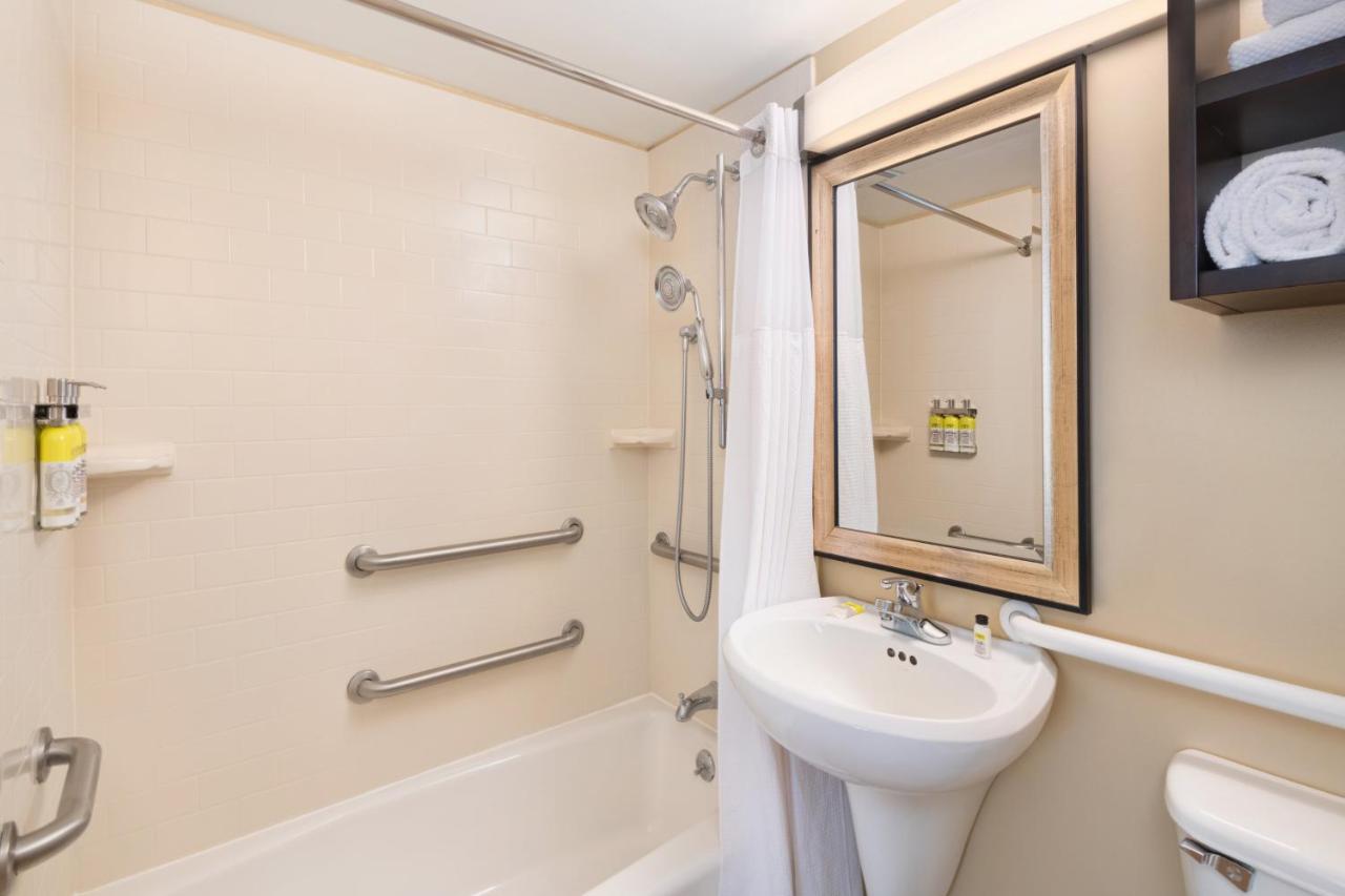 Twin Room with Mobility Accessible Tub - Non-Smoking at Staybridge Suites Savannah Historic District by IHG