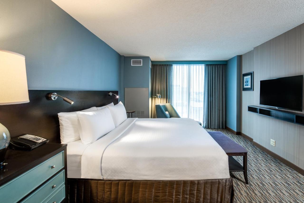 Ceo King Suite at Crowne Plaza Chicago Ohare Hotel & Conf Ctr by IHG