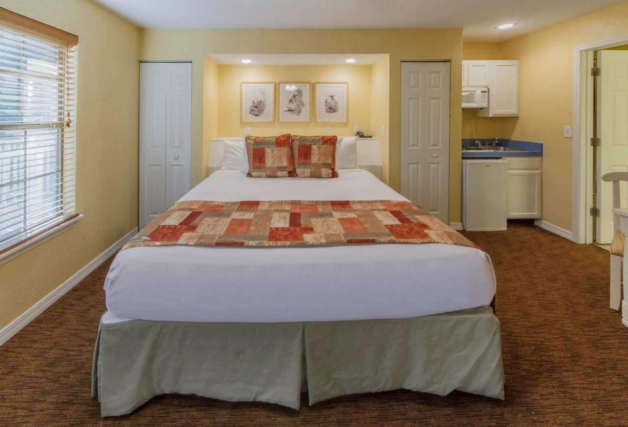 Two-Bedroom Villa Grand with Two King Beds at Holiday Inn Club Vacations Piney Shores Resort at Lake Conroe, an IHG Hotel