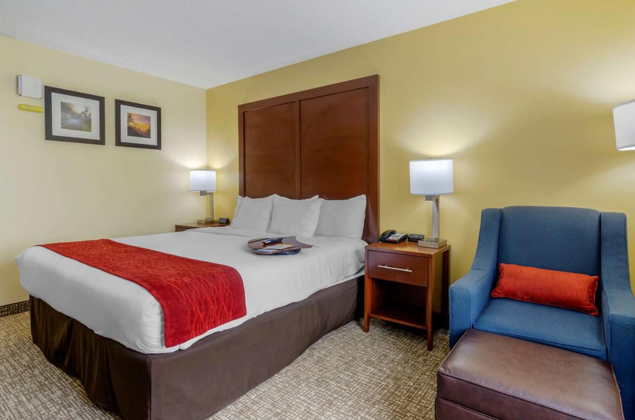 King Room - Non-Smoking at Comfort Inn & Suites Hillsville I-77