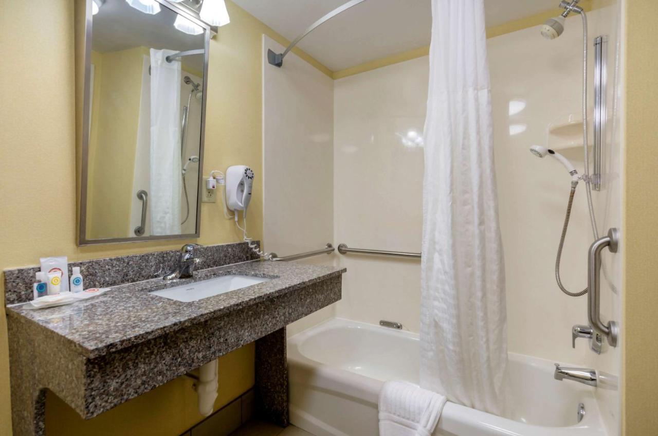 King Room - Non-Smoking at Comfort Inn & Suites Hillsville I-77