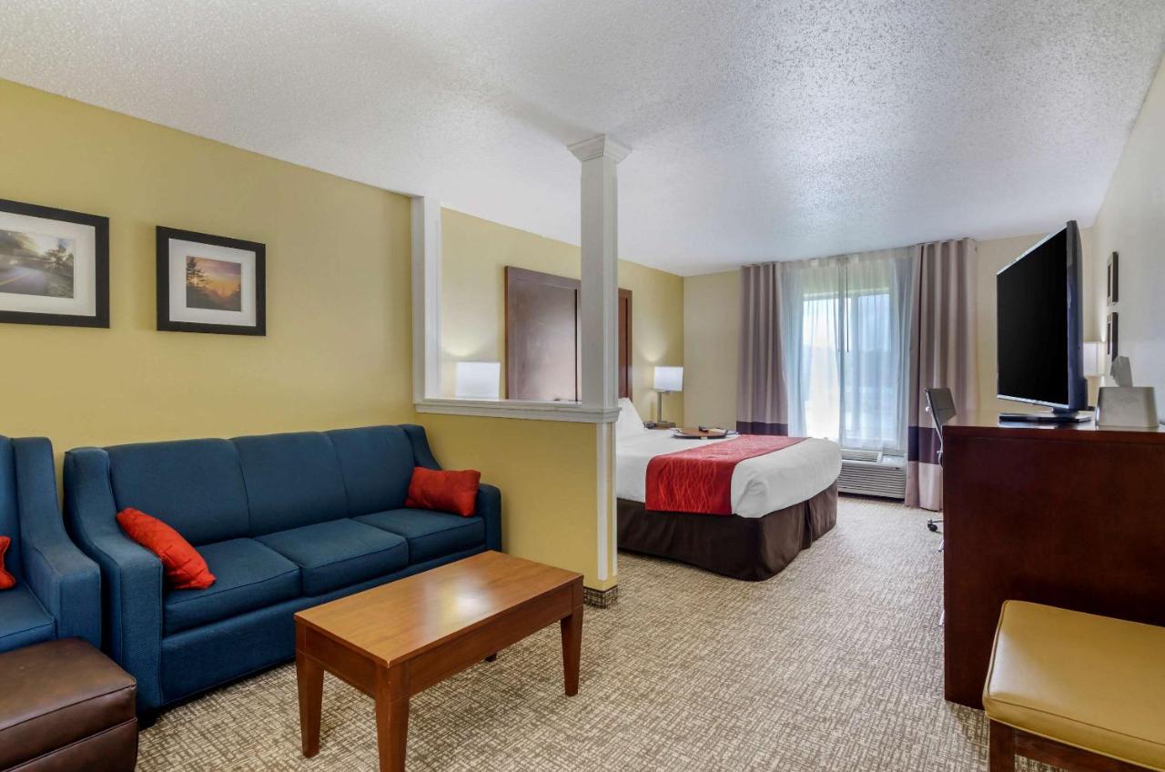 King Suite - Non-Smoking at Comfort Inn & Suites Hillsville I-77