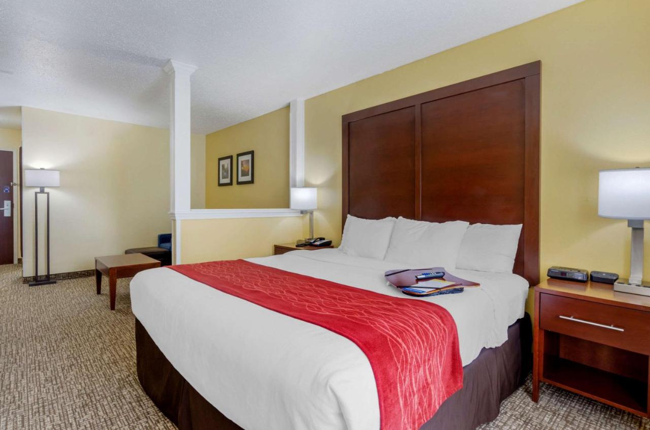 King Suite - Non-Smoking at Comfort Inn & Suites Hillsville I-77
