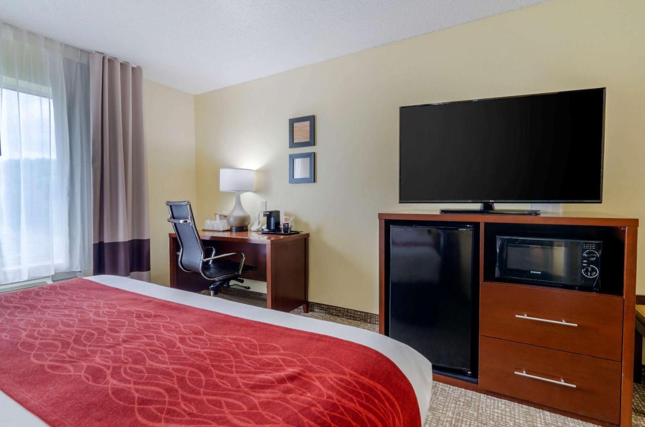 King Suite - Non-Smoking at Comfort Inn & Suites Hillsville I-77