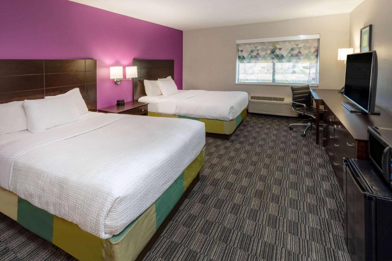 Deluxe Double Room with Two Double Beds at La Quinta Inn & Suites by Wyndham Houston NW Brookhollow