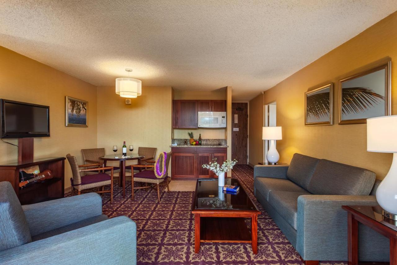 1-Bedroom Banyan Suite W/ Kitchenette at Hilo Hawaiian Hotel, Trademark Collection by Wyndham