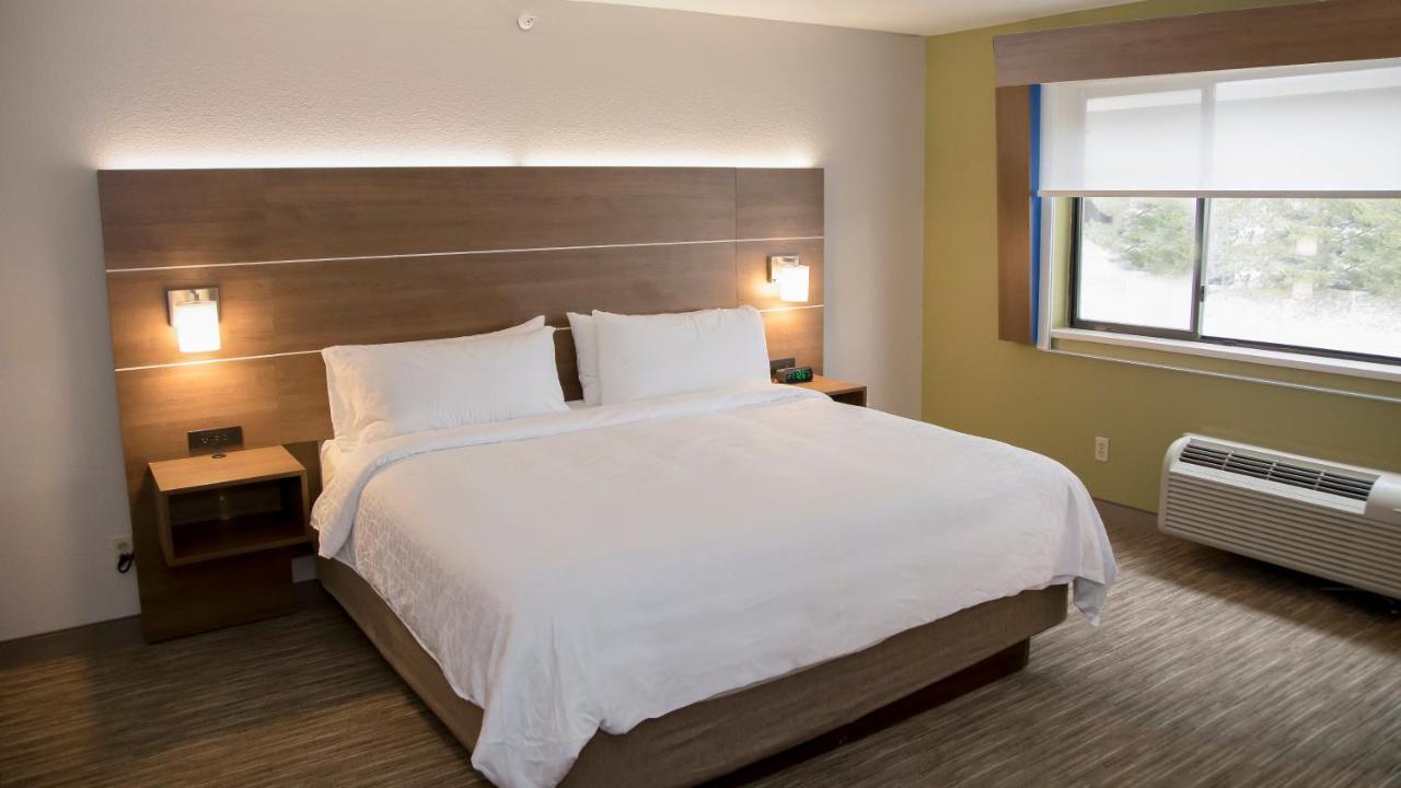 King Room - Non-Smoking at Holiday Inn Express & Suites Colorado Springs North by IHG