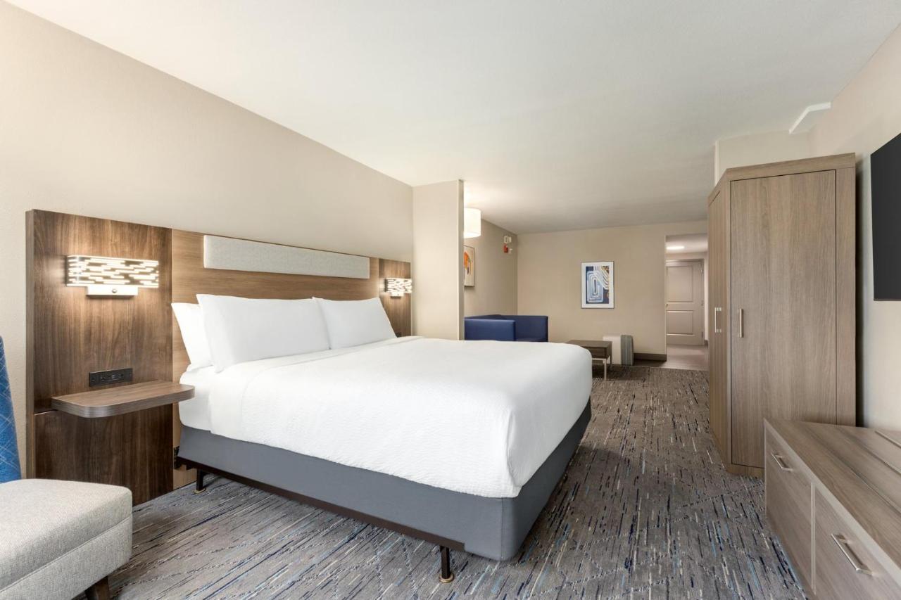 King Suite - Non-Smoking at Holiday Inn Express Hotel & Suites Fort Pierce West by IHG